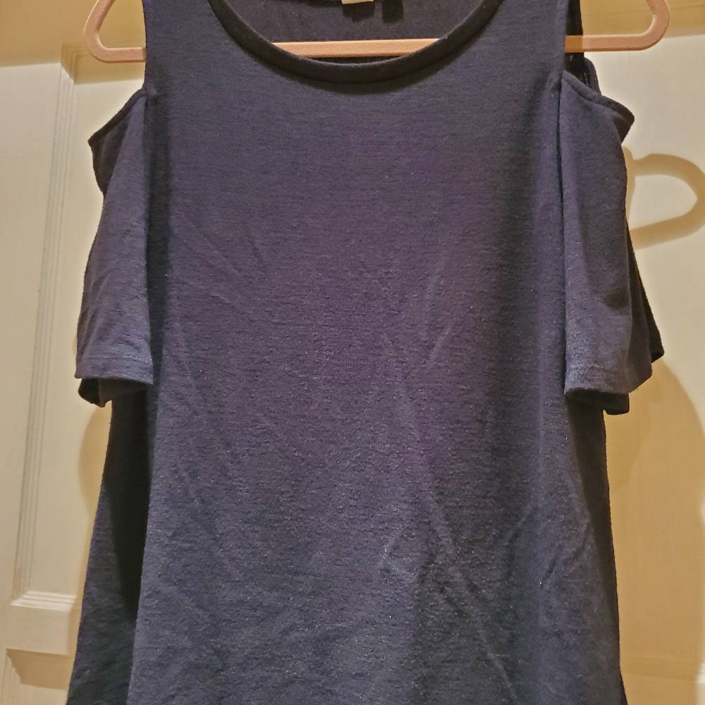 Gap cut out shoulder top